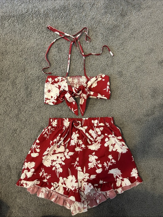 SHEIN Other - SHEIN Red & White Floral Tie-Front Crop Top Set